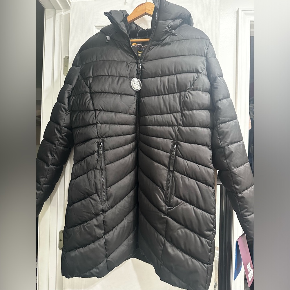 Women's Insulated Quilted Hooded Puffer Coat in Black